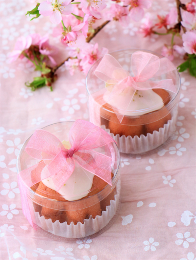 円筒ケースを使った桜パウンドケーキのラッピング