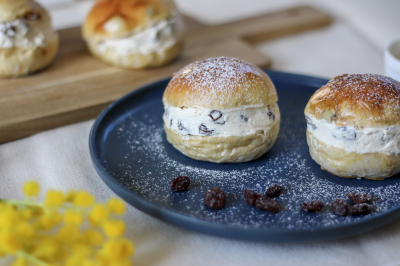 マリトッツォ風 くるみとレーズンのよくばりクリームサンド Maru お菓子 パンのレシピや作り方 Cotta コッタ