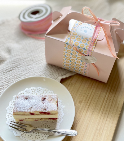 フランボワーズとバタームースのケーキのプレゼント用ラッピング
