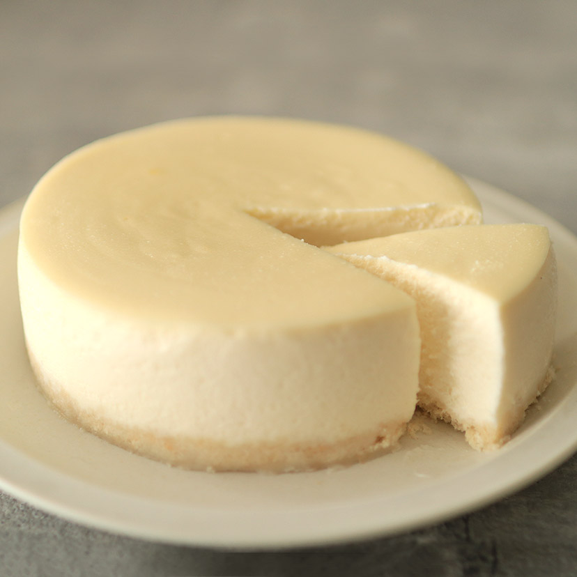 目でも舌でも楽しめる 真っ白な焼きチーズケーキのレシピ Cotta Column