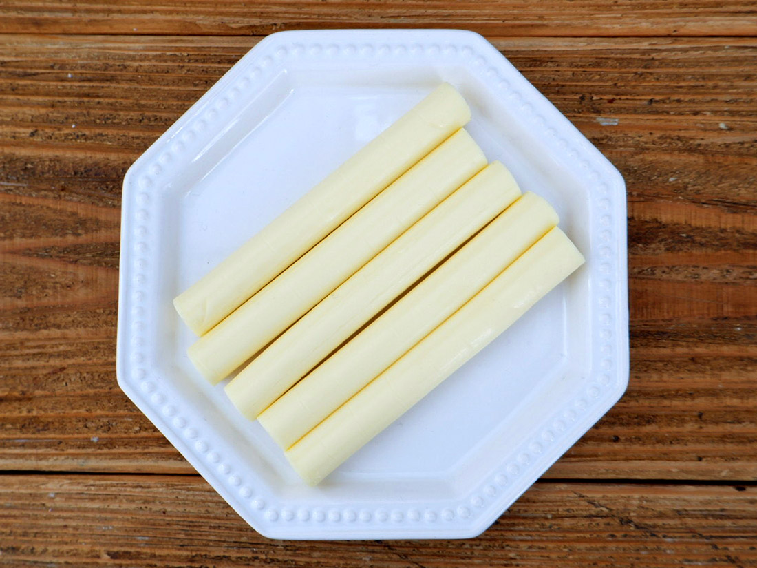 その他のチーズ　冷蔵　Q・B・Bチーズ味スティック18(30本)　お菓子・パン材料・ラッピングの通販【cotta＊コッタ】